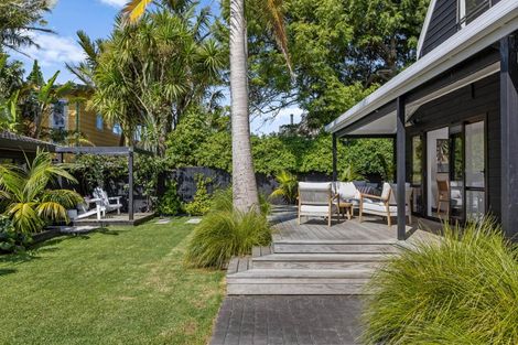 Photo of property in 44b Walton Street, Red Beach, 0932