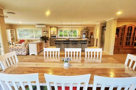 Photo of property in 15 Matheson Road, Red Beach, 0932