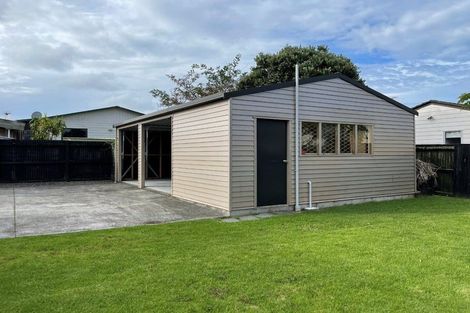 Photo of property in 44 Beach Road, Te Atatu Peninsula, Auckland, 0610
