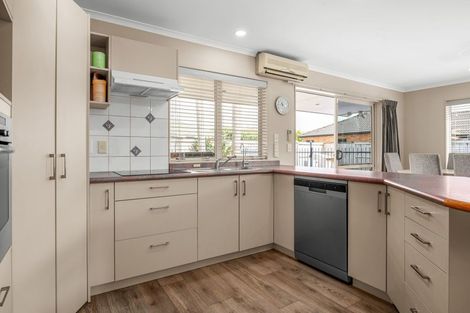 Photo of property in 63 Waiwherowhero Drive, St Andrews, Hamilton, 3200