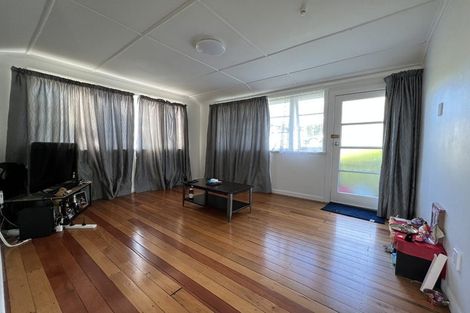 Photo of property in 37 Makiri Street, Helensville, 0800