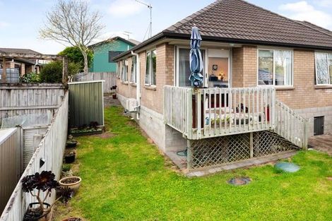 Photo of property in 11 Logan Place, Waiuku, 2123