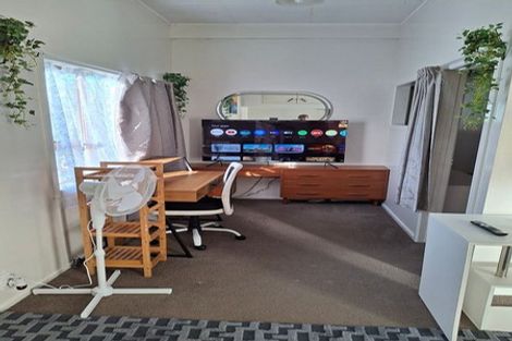 Photo of property in 2/918 Beach Road, Waiake, Auckland, 0630
