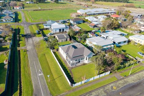 Photo of property in 16 Ross Street, Woodville, 4920