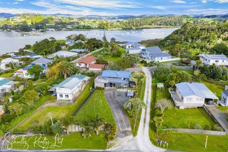 Photo of property in 23 Oxford Street, Whakapirau, 0583