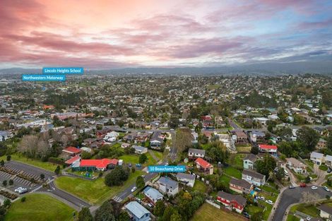 Photo of property in 10 Beauchamp Drive, Massey, Auckland, 0614