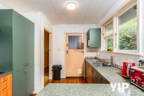 Photo of property in 106 Ruskin Road, Newlands, Wellington, 6037
