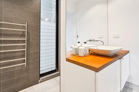 Photo of property in 73 Minnehaha Avenue, Titirangi, Auckland, 0604