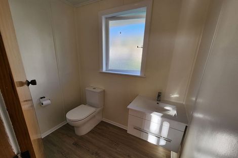 Photo of property in 66- 68 Waihora Crescent, Waitangirua, Porirua, 5024