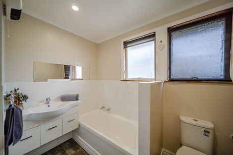 Photo of property in 12 Lake View Road, Waipukurau, 4200