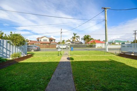Photo of property in 3/1 Tawa Road, Te Atatu Peninsula, Auckland, 0610
