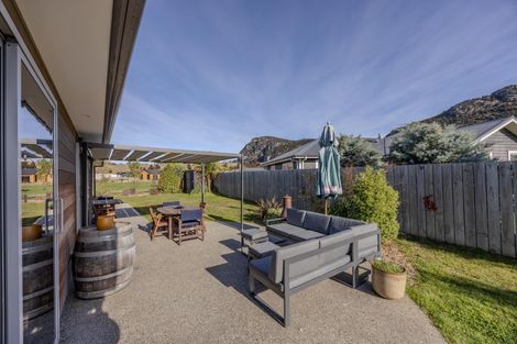 Photo of property in 4 Kingfisher Crescent, Albert Town, Wanaka, 9305