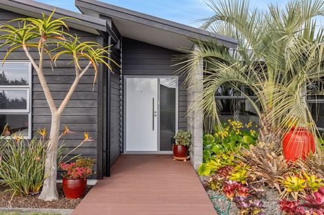 Photo of property in 4 Wentworth Lane, Waiwhakaiho, New Plymouth, 4312