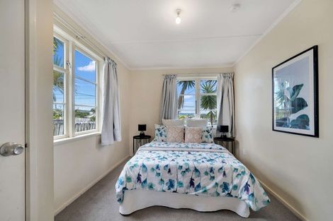 Photo of property in 17 Blacklock Avenue, Henderson, Auckland, 0612