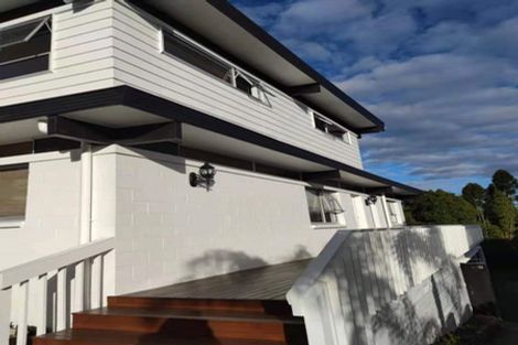 Photo of property in 60 Chelsea View Drive, Chatswood, Auckland, 0626