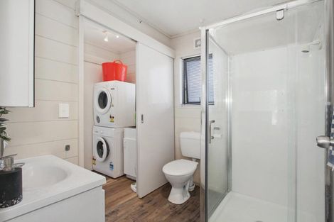 Photo of property in 17a Leaming Place, Clarks Beach, 2122