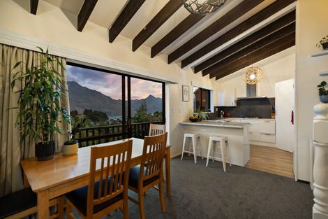 Photo of property in 4b Caples Place, Fernhill, Queenstown, 9300