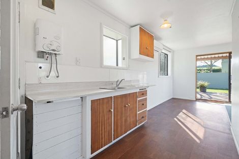 Photo of property in 9 Cross Street, Coalgate, 7673