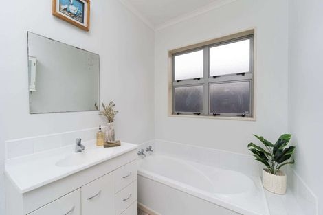 Photo of property in 58 Branigan Parade, Kelvin Grove, Palmerston North, 4414