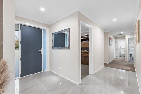 Photo of property in 4 Cyprus Place, Fitzherbert, Palmerston North, 4410
