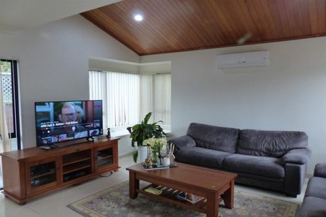 Photo of property in 9 Corsham Grove, Churton Park, Wellington, 6037