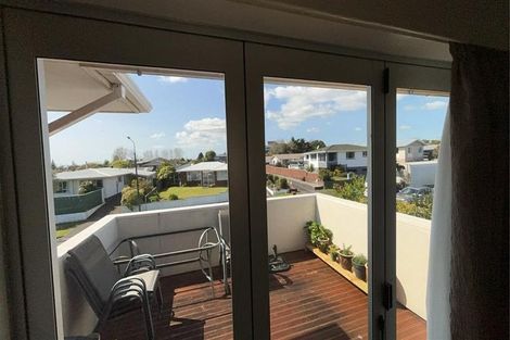 Photo of property in 44 Nevada Drive, Merrilands, New Plymouth, 4312