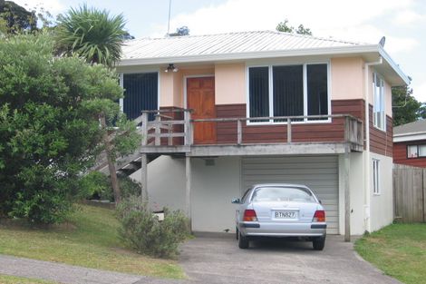 Photo of property in 2/5 Fernlea Rise, Bayview, Auckland, 0629