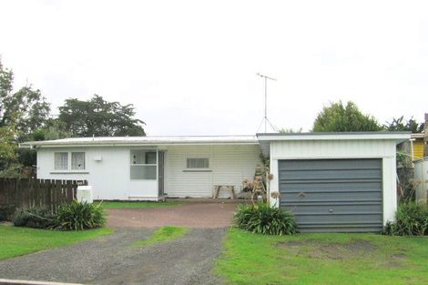 Photo of property in 50 Pohutukawa Avenue, Red Beach, 0932