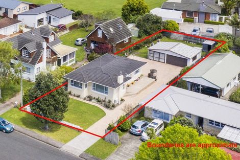 Photo of property in 20 Peachgrove Road, Te Atatu Peninsula, Auckland, 0610