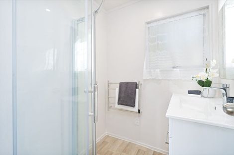 Photo of property in 9 Imperial Place, Henderson, Auckland, 0612