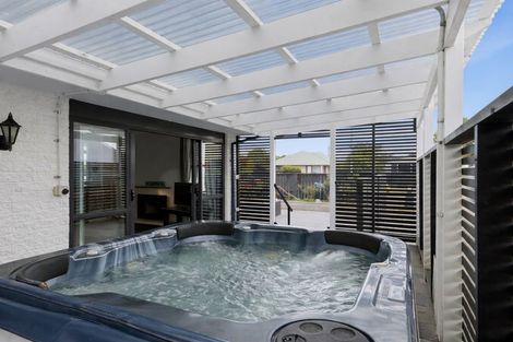 Photo of property in 106 Effingham Street, North New Brighton, Christchurch, 8083