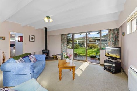 Photo of property in 1 Miro Street, Waikanae, 5036