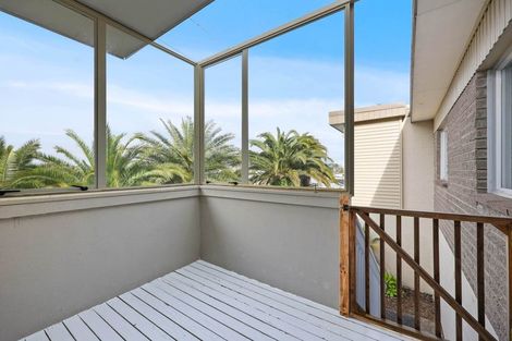 Photo of property in 1/66 Cockayne Crescent, Sunnynook, Auckland, 0620