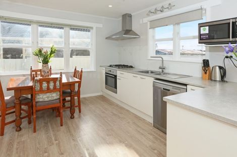 Photo of property in 3 Glen Marine Parade, Glendene, Auckland, 0602