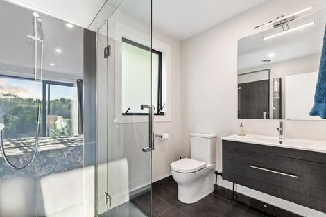 Photo of property in 13 Vogwill Road, Kumeu, 0810