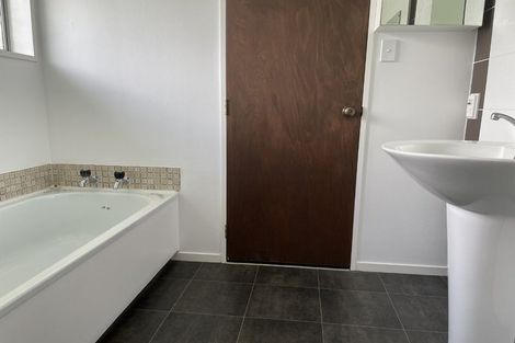 Photo of property in 25 Dorset Crescent, Hokowhitu, Palmerston North, 4410