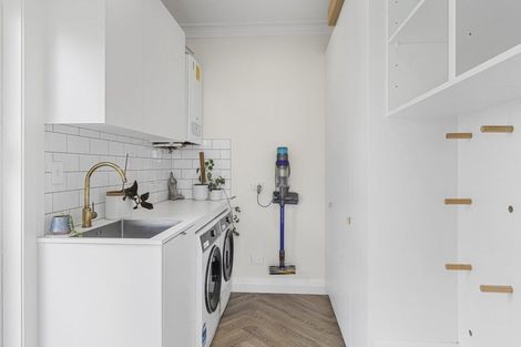 Photo of property in 33 Ballance Street, Lower Vogeltown, New Plymouth, 4310