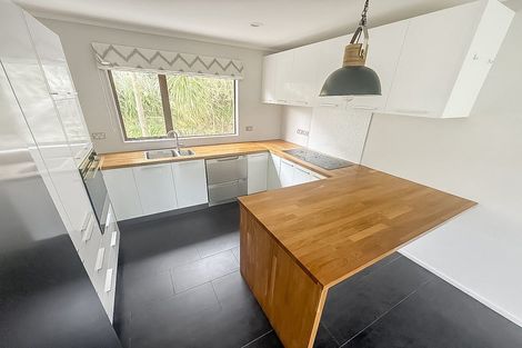 Photo of property in 111 Woodman Drive, Tawa, Wellington, 5028