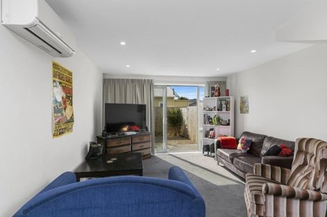 Photo of property in 2u3 Stone Street, Miramar, Wellington, 6022