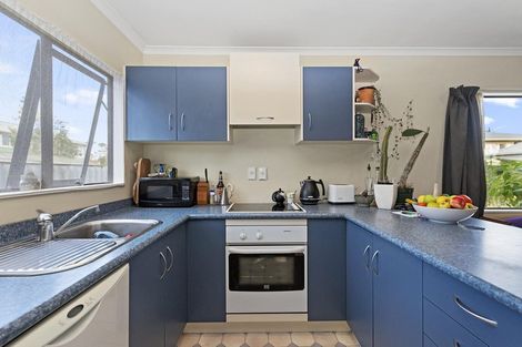 Photo of property in 6 Marlene Avenue, Te Atatu South, Auckland, 0610