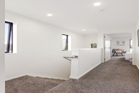 Photo of property in 1 Royal View Road, Te Atatu South, Auckland, 0610