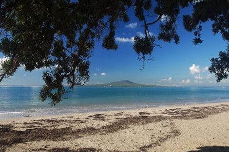 Photo of property in 24a Korotaha Terrace, Rothesay Bay, Auckland, 0630
