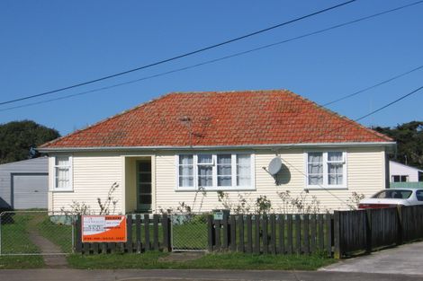 Photo of property in 12 Churchill Crescent, Foxton, 4814