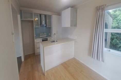 Photo of property in 5 Denver Avenue, Sunnyvale, Auckland, 0612