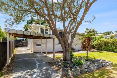 Photo of property in 15 Kalingo Street, Waitangirua, Porirua, 5024