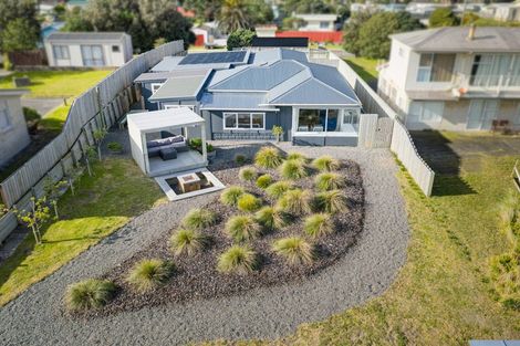 Photo of property in 3 Kent Avenue, Waitarere Beach, Levin, 5510