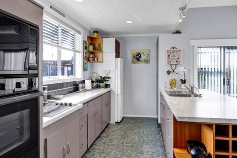 Photo of property in 1 Morrissey Street, Hawera, 4610