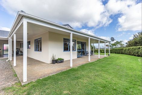 Photo of property in 2 Wallace Loop Road, Koputaroa, Levin, 5571