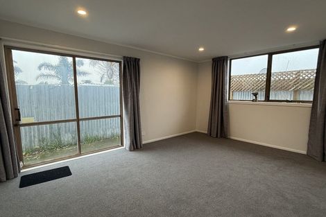 Photo of property in 27 Skerrett Crescent, Tamatea, Napier, 4112