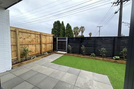 Photo of property in 5/12 Tawa Road, Te Atatu Peninsula, Auckland, 0610